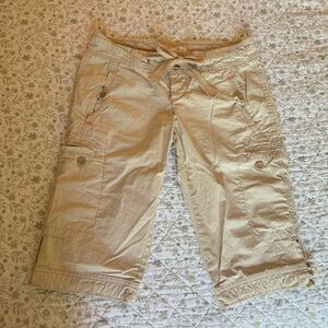 American Eagle Outfitters Tan Cargo Capris
